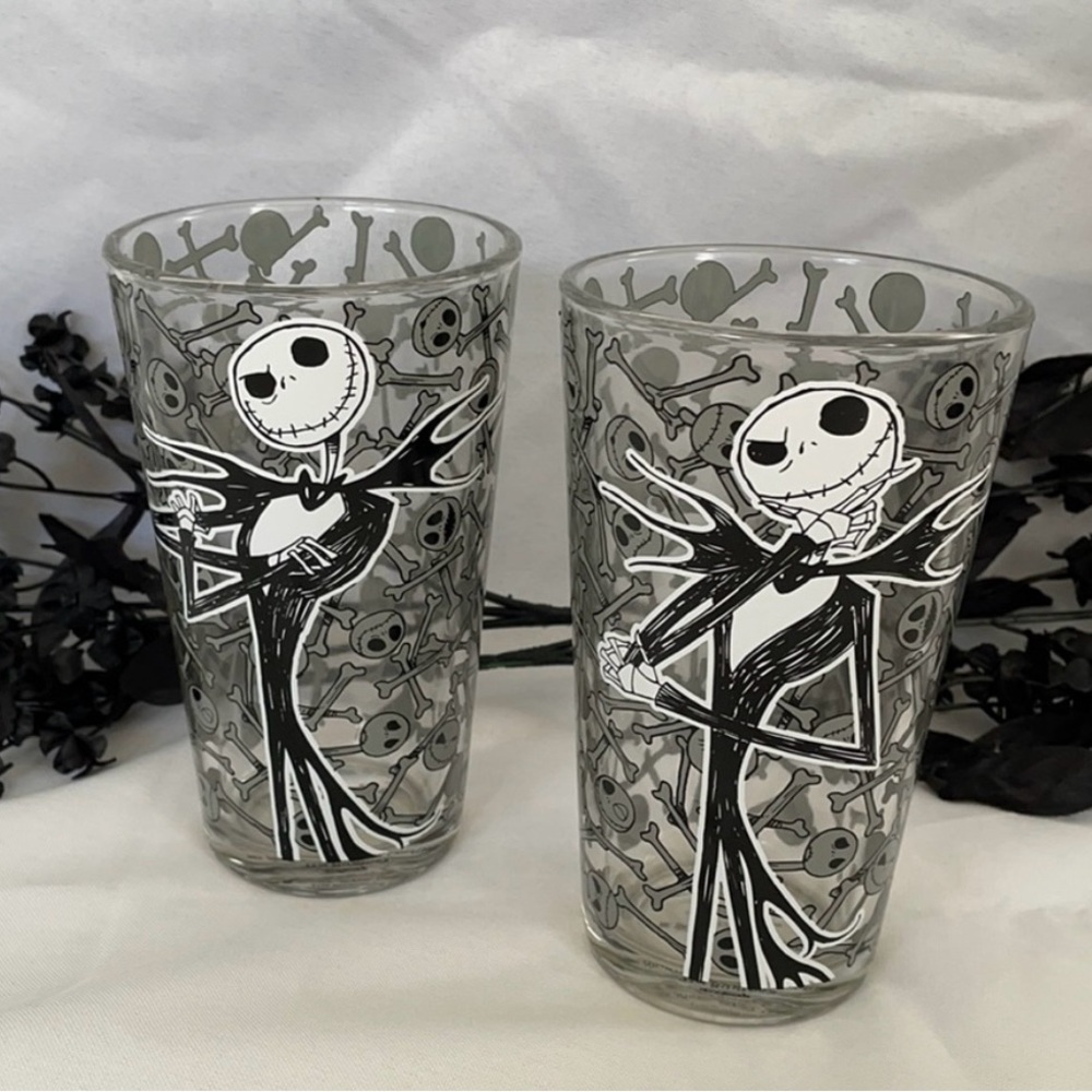 New! Disney Pint Glass set